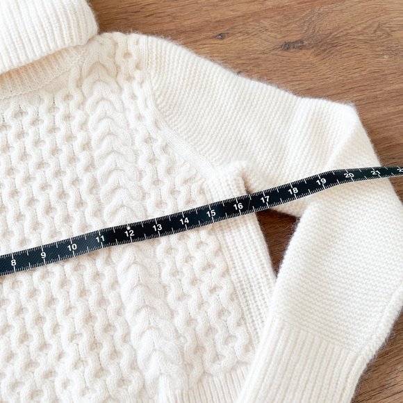 ✨ NWT ✨ Cream - Club Monaco - Leala Cropped Sweater - Picture 6 of 12